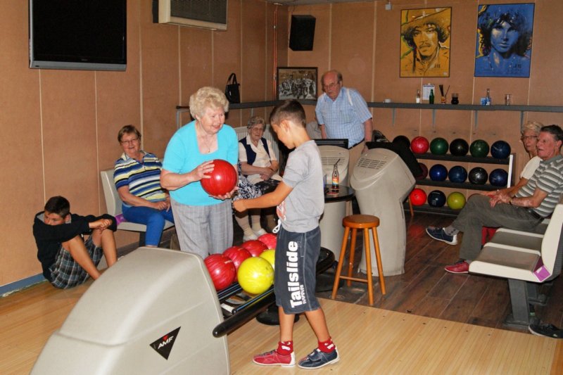 bowling2014080635.jpg