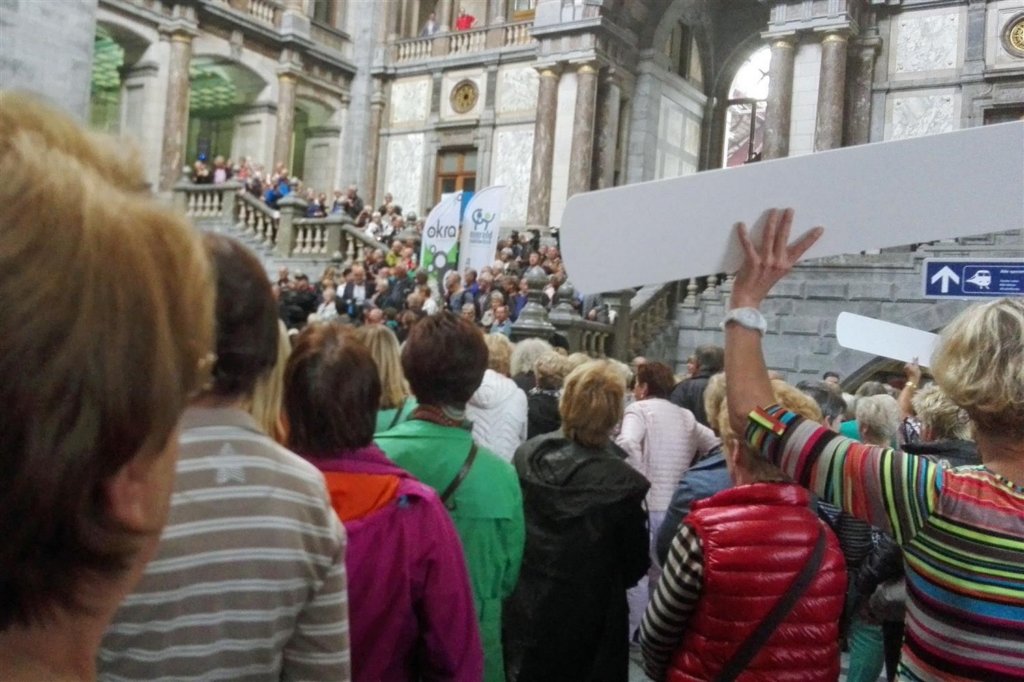 apenflashmob01.jpg